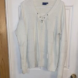 Northcrest, Cream Lace-Up, pulloverV-Neck Sweater